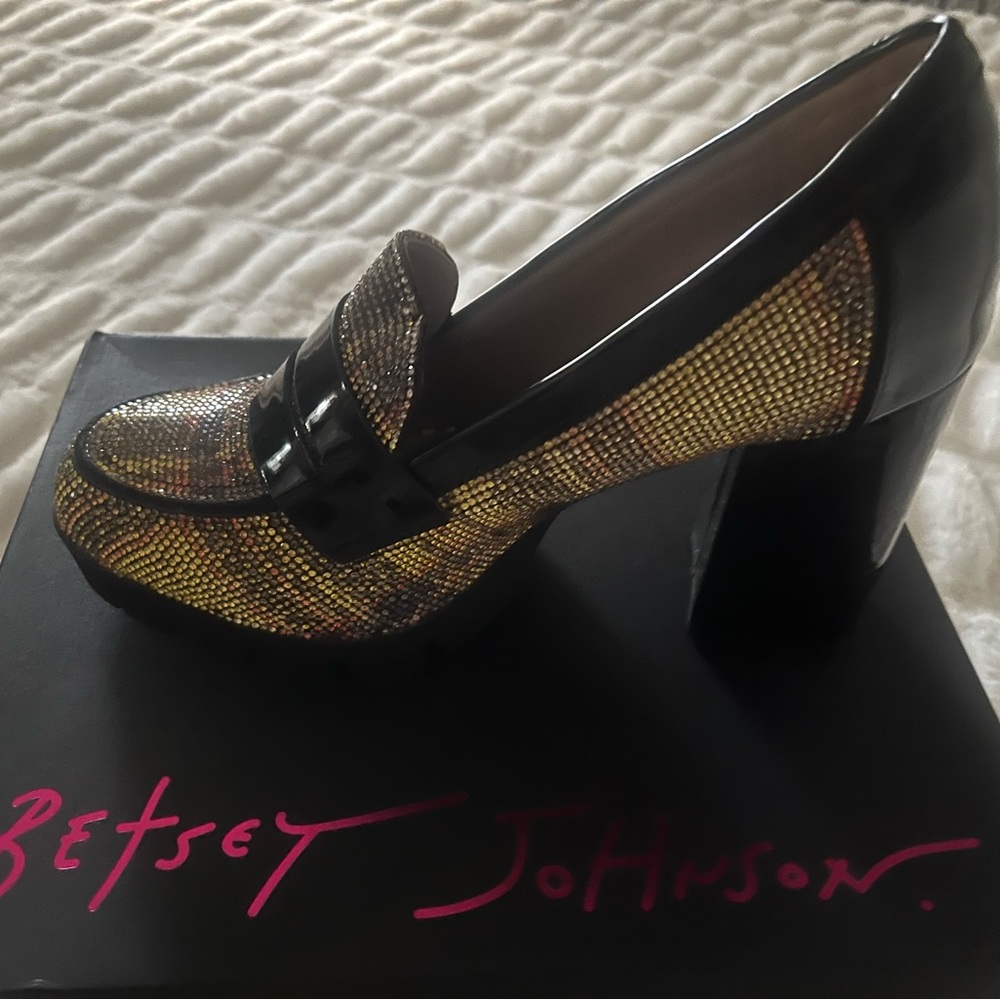 Betsey Johnson Rhinestone Chunky Shoe Gem